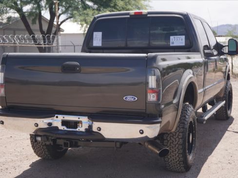 Used 2006 Ford F350 Lariat image 2