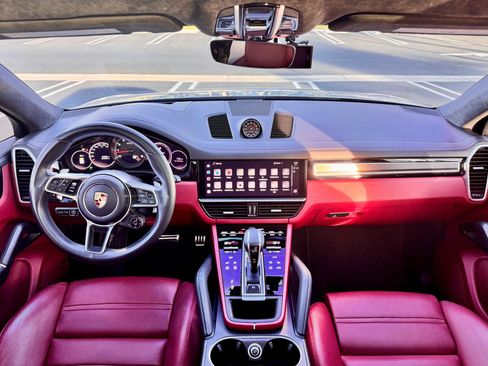 Used 2022 Porsche Cayenne GTS image 12