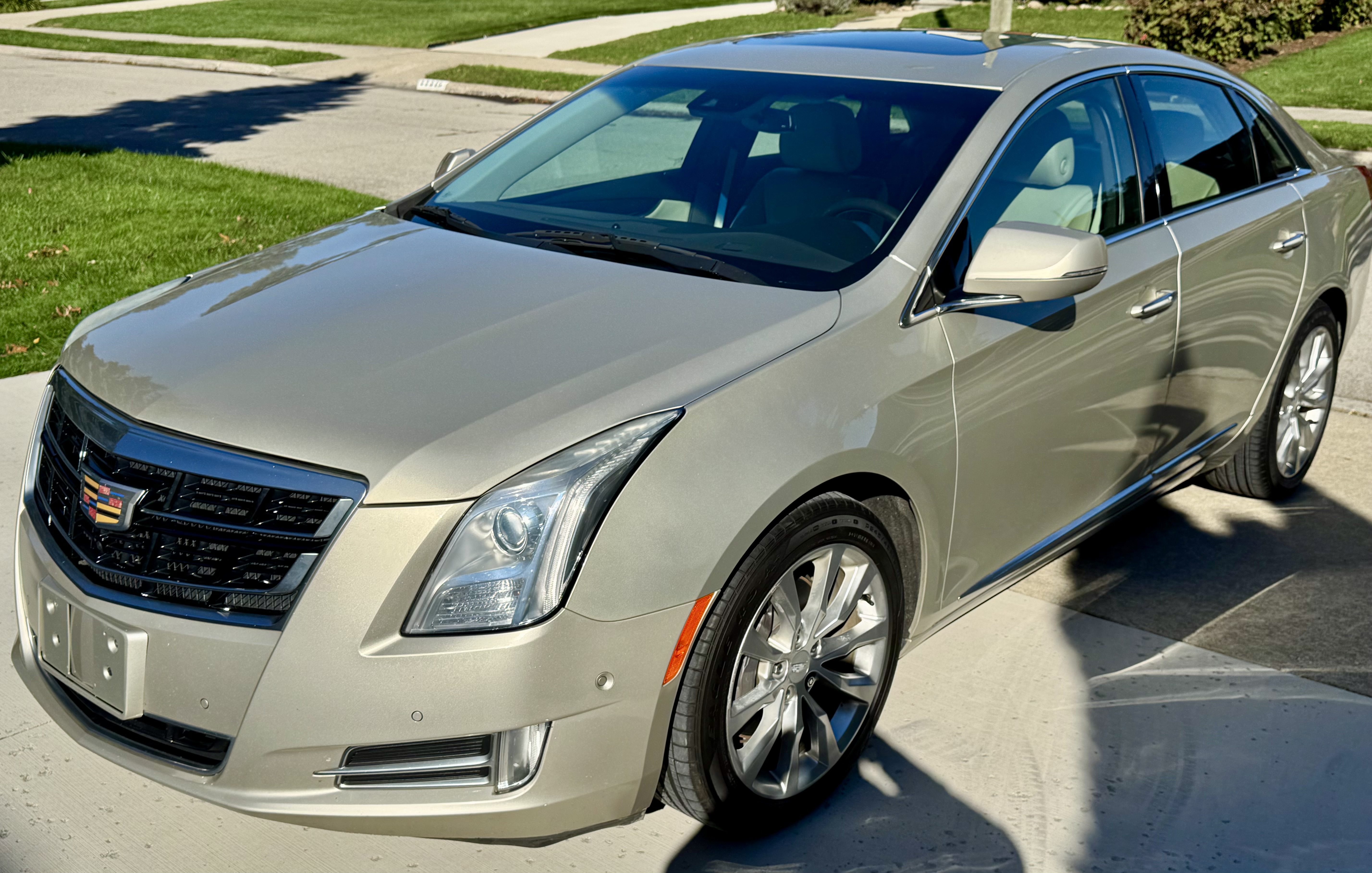 Used 2016 Cadillac XTS Luxury w/ Driver Awareness Package FWD image 12