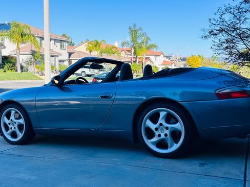 Used 2001 Porsche 911 Carrera 4 image 9