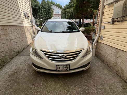 Used 2014 Hyundai Sonata SE FWD image 1