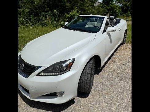Used 2013 Lexus IS 250C image 2