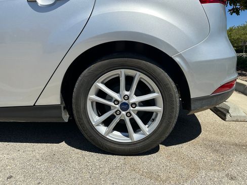 Used 2018 Ford Focus SE image 25