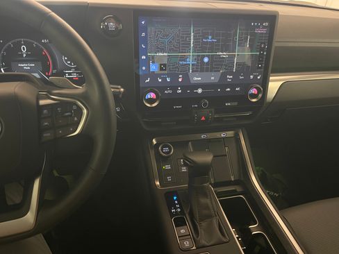 Used 2025 Lexus GX 550 image 12