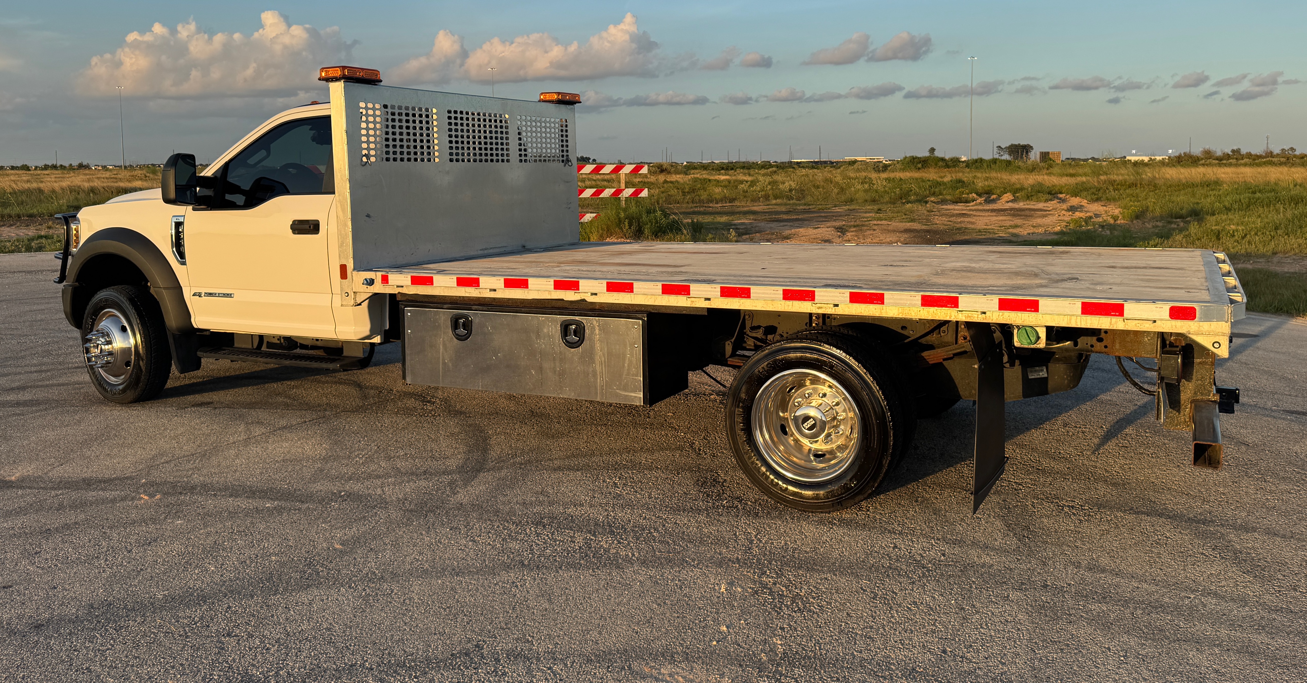 Used 2019 Ford F550 4x4 Regular Cab Super Duty image 1
