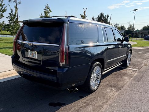 Used 2017 Cadillac Escalade ESV Platinum AWD/4WD image 5