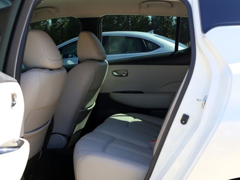 Used 2019 Nissan Leaf SL w/ SL Technology Package image 10