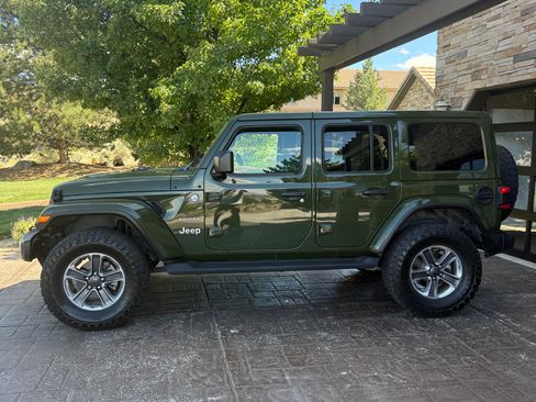 Used 2024 Jeep Wrangler Unlimited Sahara w/ Technology Group AWD/4WD image 21