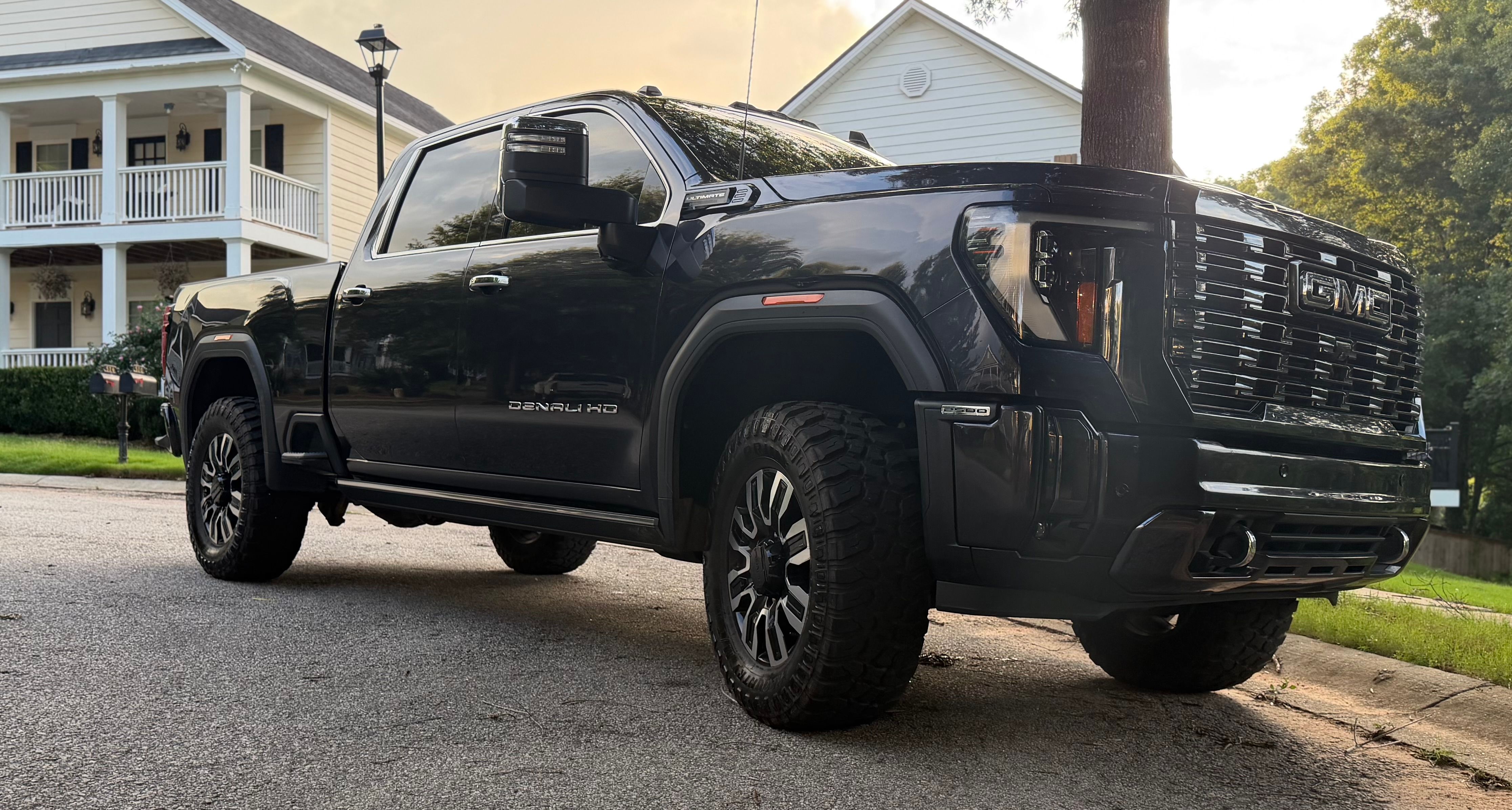 Used 2024 GMC Sierra 2500 Denali Ultimate AWD/4WD image 11