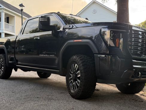 Used 2024 GMC Sierra 2500 Denali Ultimate AWD/4WD image 11
