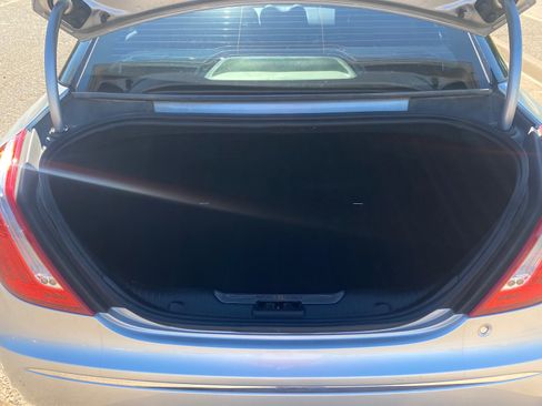 Used 2012 Jaguar XJ image 9