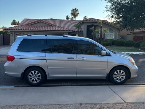 Used 2010 Honda Odyssey EX-L image 2