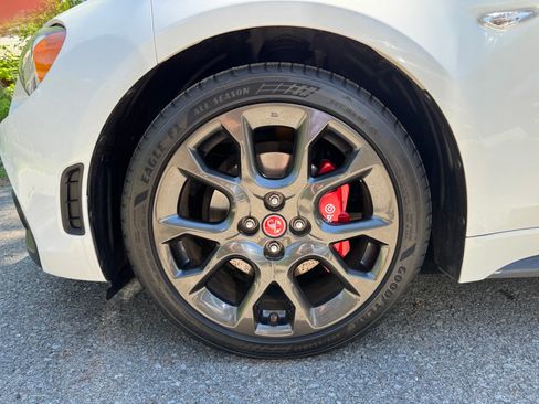 Used 2017 FIAT 124 Spider Abarth RWD image 19