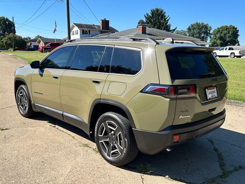 Used 2026 Jeep Cherokee Limited AWD/4WD image 2