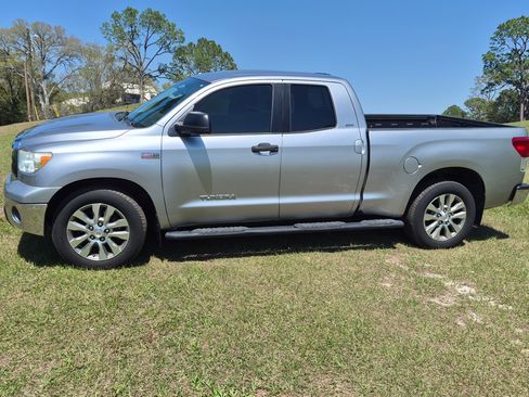 Used 2012 Toyota Tundra SR5 w/ SR5 Pkg image 9