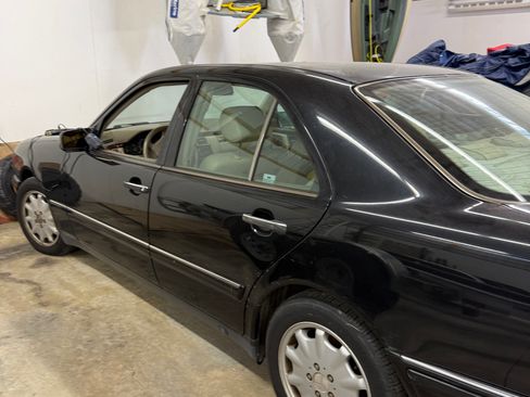 Used 1999 Mercedes-Benz E 320 Sedan image 11