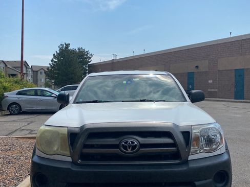 Used 2010 Toyota Tacoma PreRunner RWD image 2
