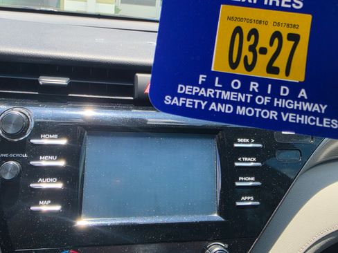 Used 2019 Toyota Camry SE FWD image 21