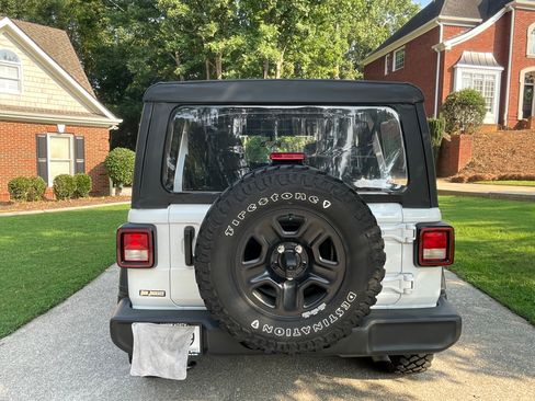 Used 2025 Jeep Wrangler Unlimited Sport AWD/4WD image 8