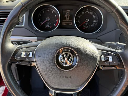 Used 2017 Volkswagen Jetta SE image 11