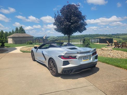 Used 2023 Chevrolet Corvette Stingray Preferred Conv w/ Z51 Performance Package RWD image 2