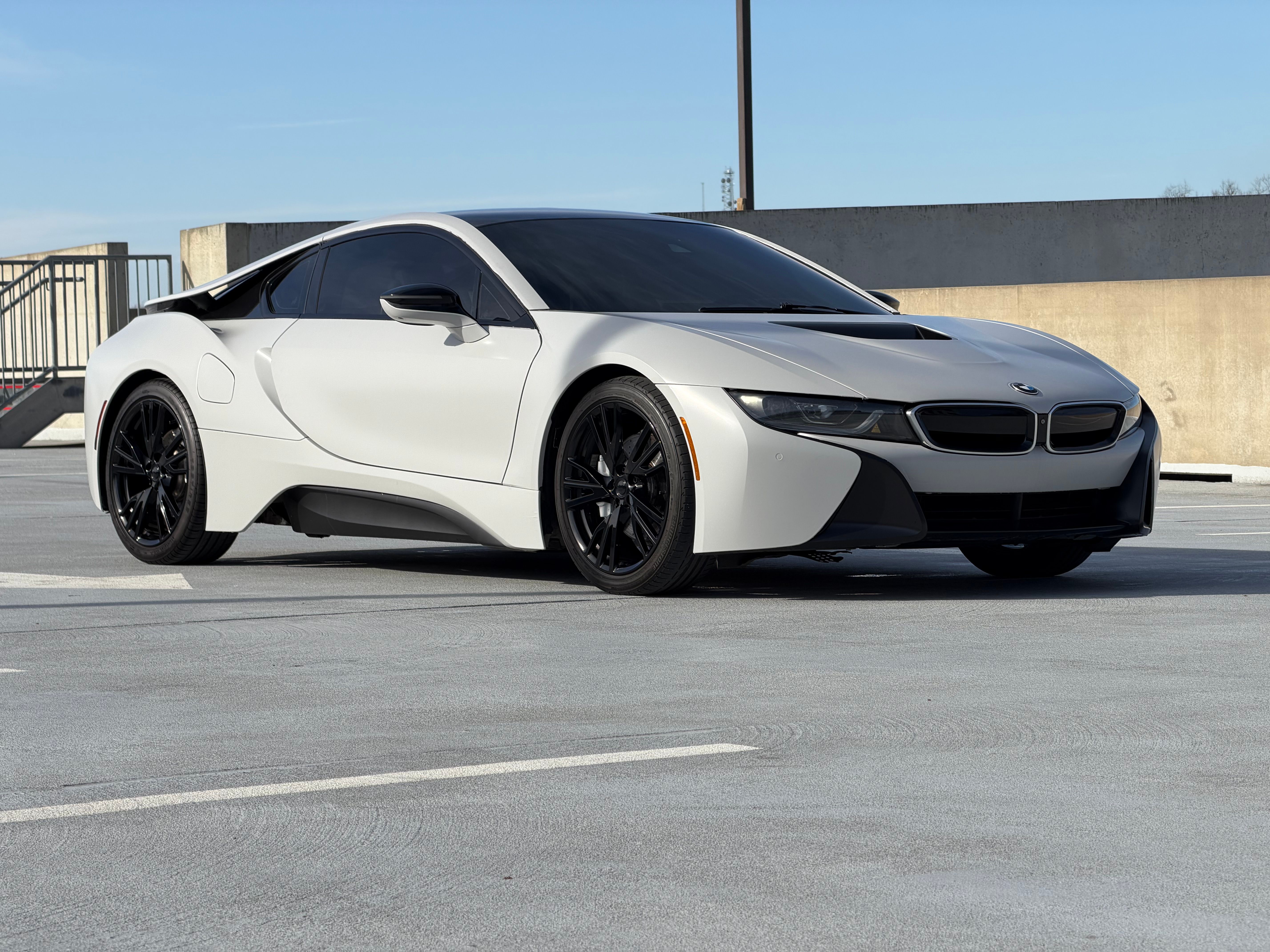 Used 2017 BMW i8 AWD/4WD image 1