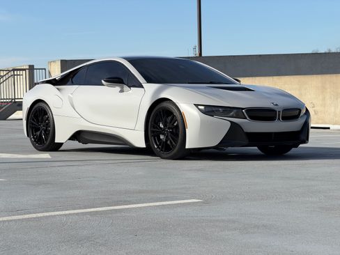 Used 2017 BMW i8 image 1