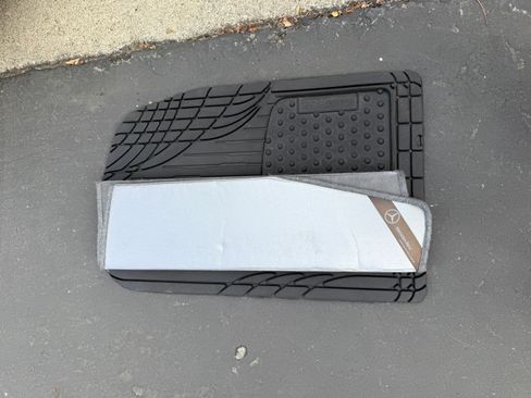 Used 2011 Mercedes-Benz E 550 Cabriolet image 31