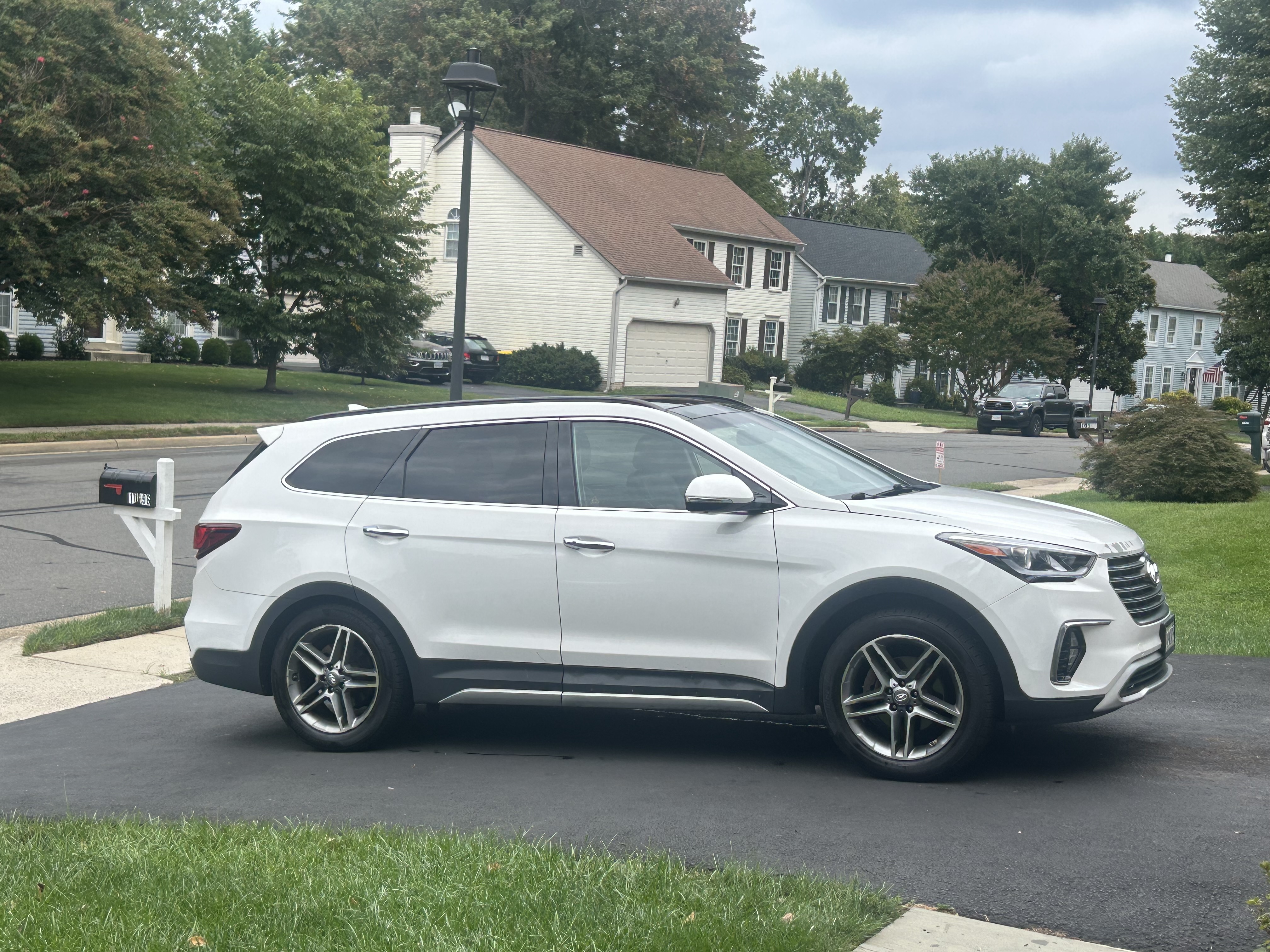 Used 2017 Hyundai Santa Fe Limited FWD image 17