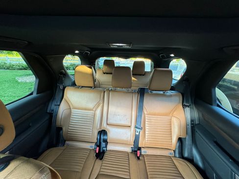 Used 2017 Land Rover Discovery HSE image 15