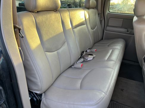 Used 2004 Chevrolet Silverado 2500 LT RWD image 9