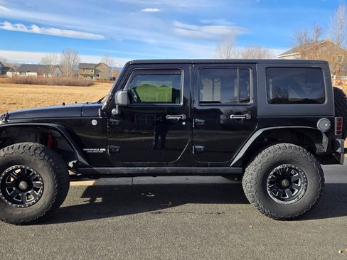 Used 2013 Jeep Wrangler Unlimited Rubicon w/ Connectivity Group image 5