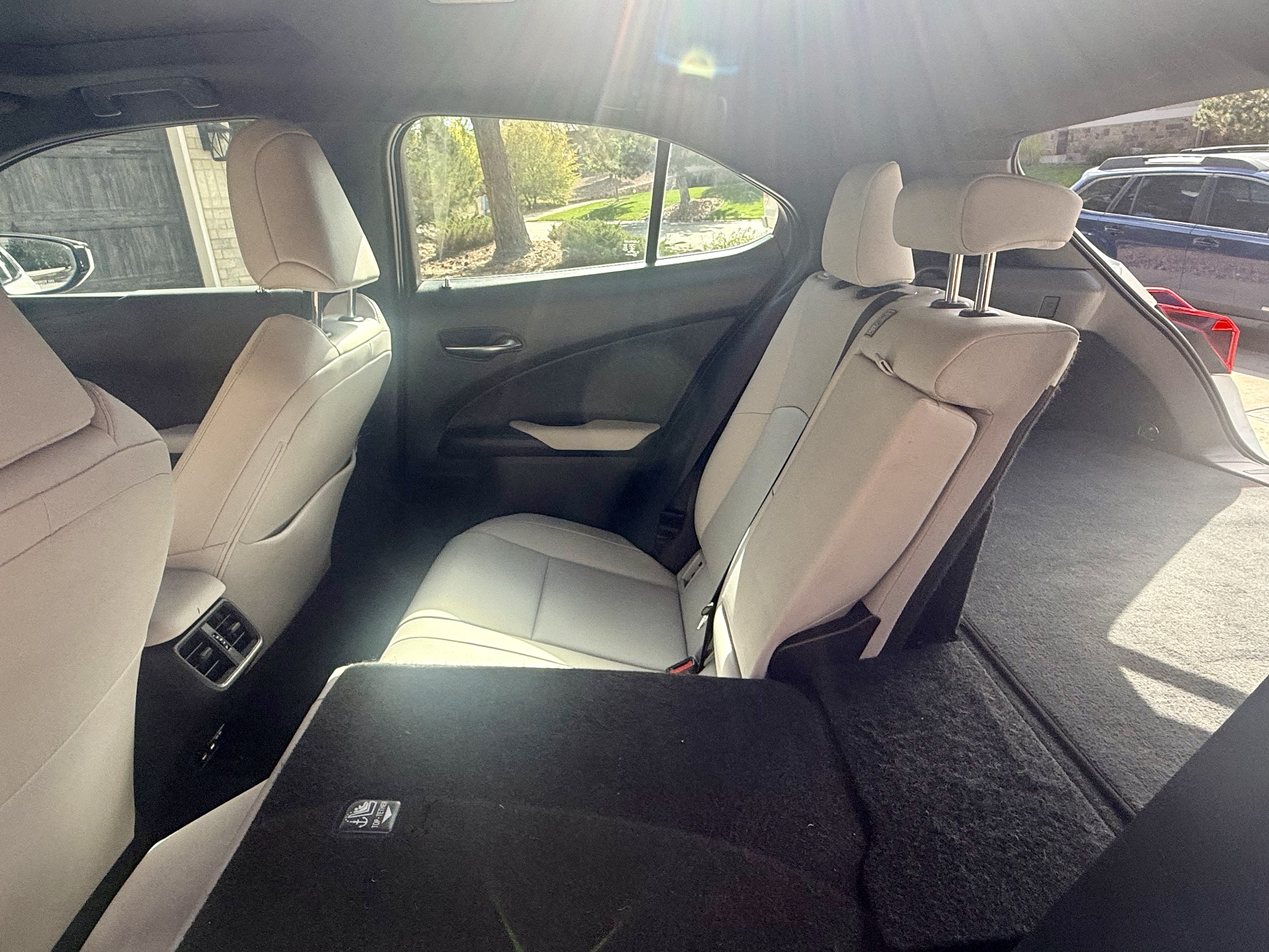 Used 2022 Lexus UX 250h w/ Premium Package AWD/4WD image 18