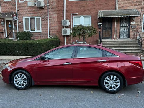 Used 2011 Hyundai Sonata GLS FWD image 2
