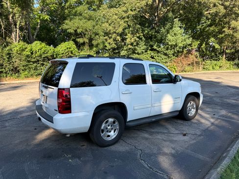 Used 2012 Chevrolet Tahoe LT RWD image 2