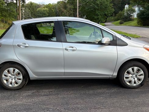 Used 2012 Toyota Yaris L FWD image 10