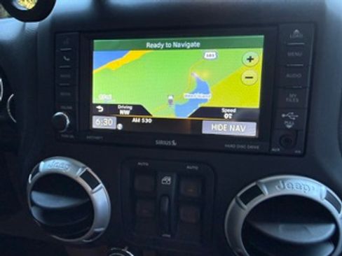 Used 2015 Jeep Wrangler Unlimited Rubicon w/ Connectivity Group AWD/4WD image 26