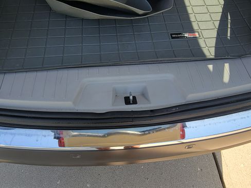 Used 2012 Buick Enclave Leather FWD image 16