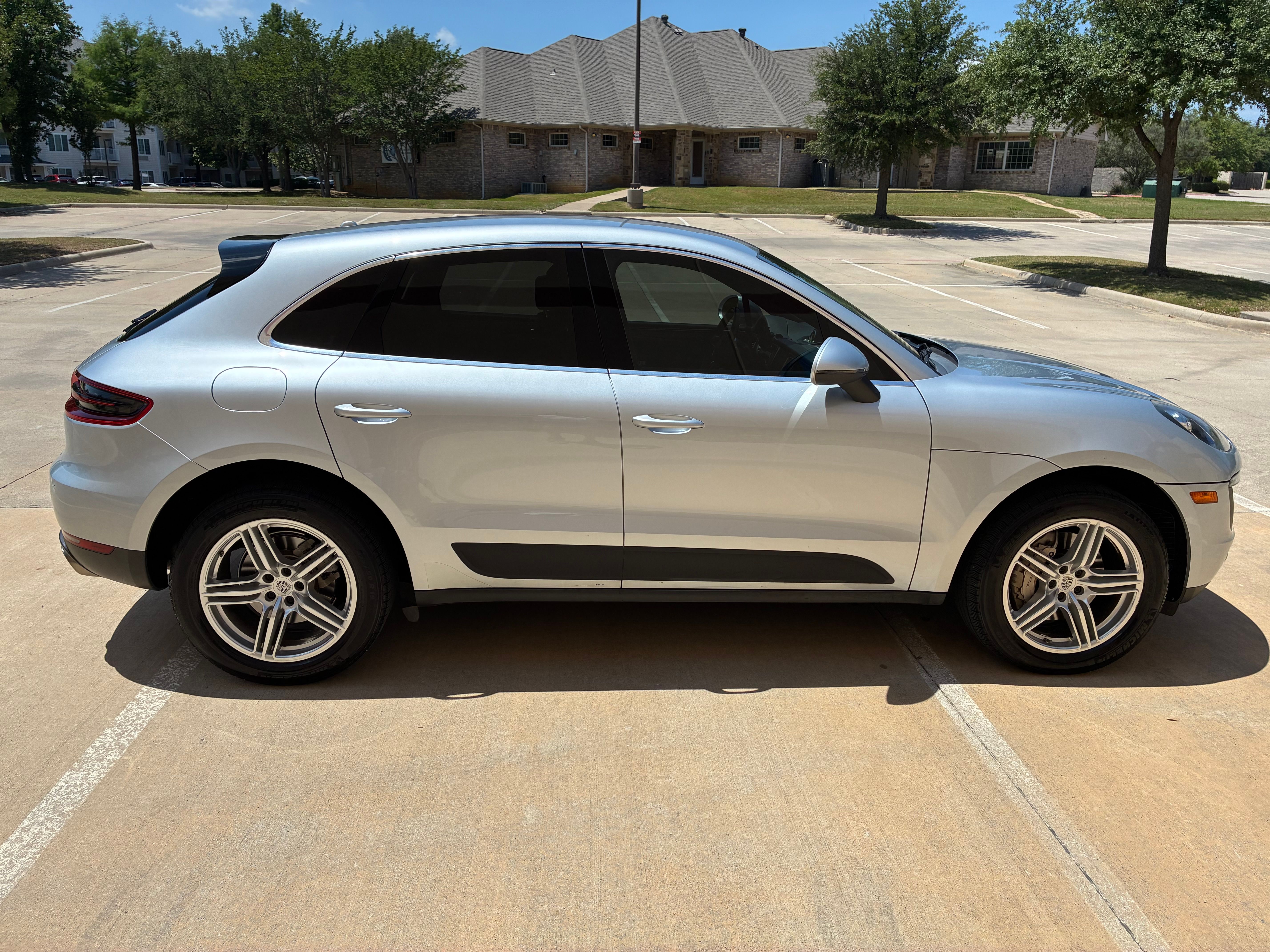Used 2016 Porsche Macan S AWD/4WD image 2