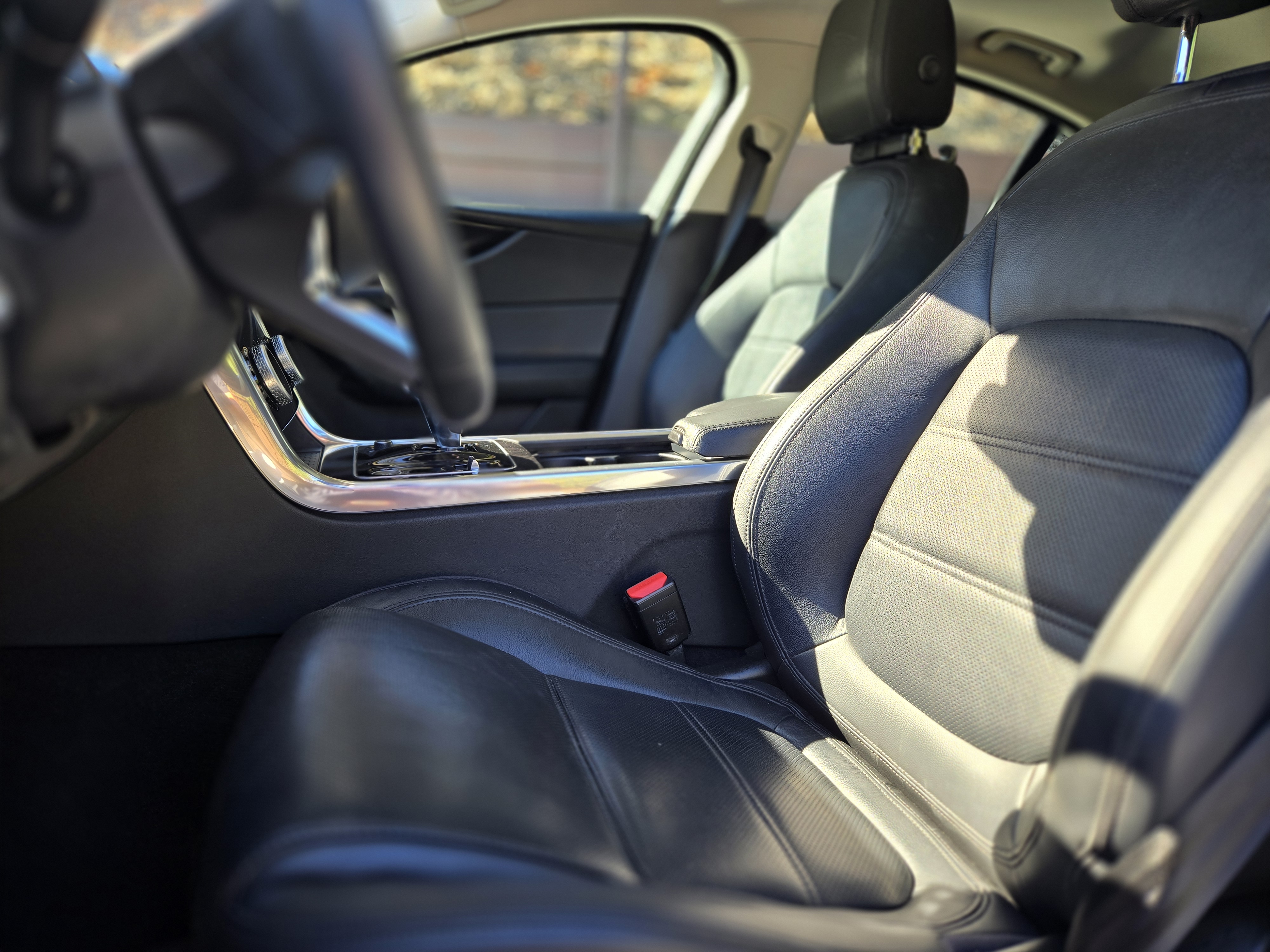Used 2020 Jaguar XE S AWD/4WD image 6