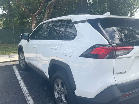 Used 2022 Toyota RAV4 XLE AWD/4WD image 4