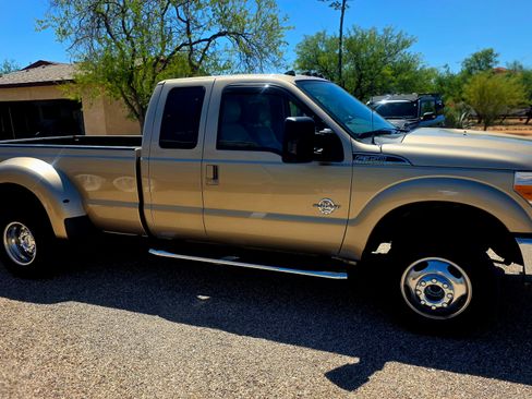 Used 2014 Ford F350 Lariat w/ Lariat Interior Package AWD/4WD image 4