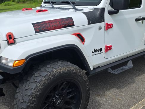 Used 2021 Jeep Gladiator Sport image 8