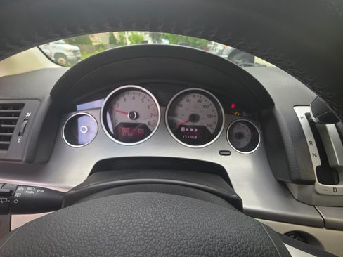 Used 2012 Volkswagen Routan SE image 4