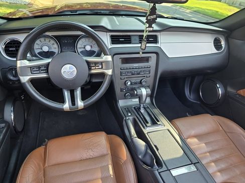 Used 2010 Ford Mustang Convertible image 12