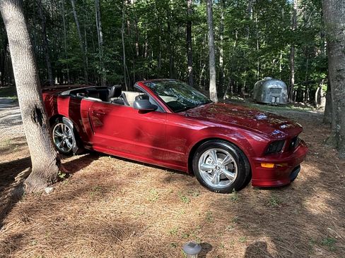 Used 2007 Ford Mustang GT image 2