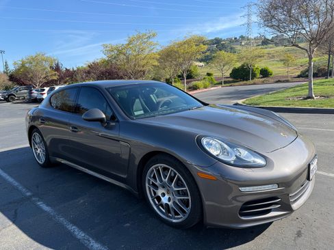 Used 2016 Porsche Panamera Edition image 2