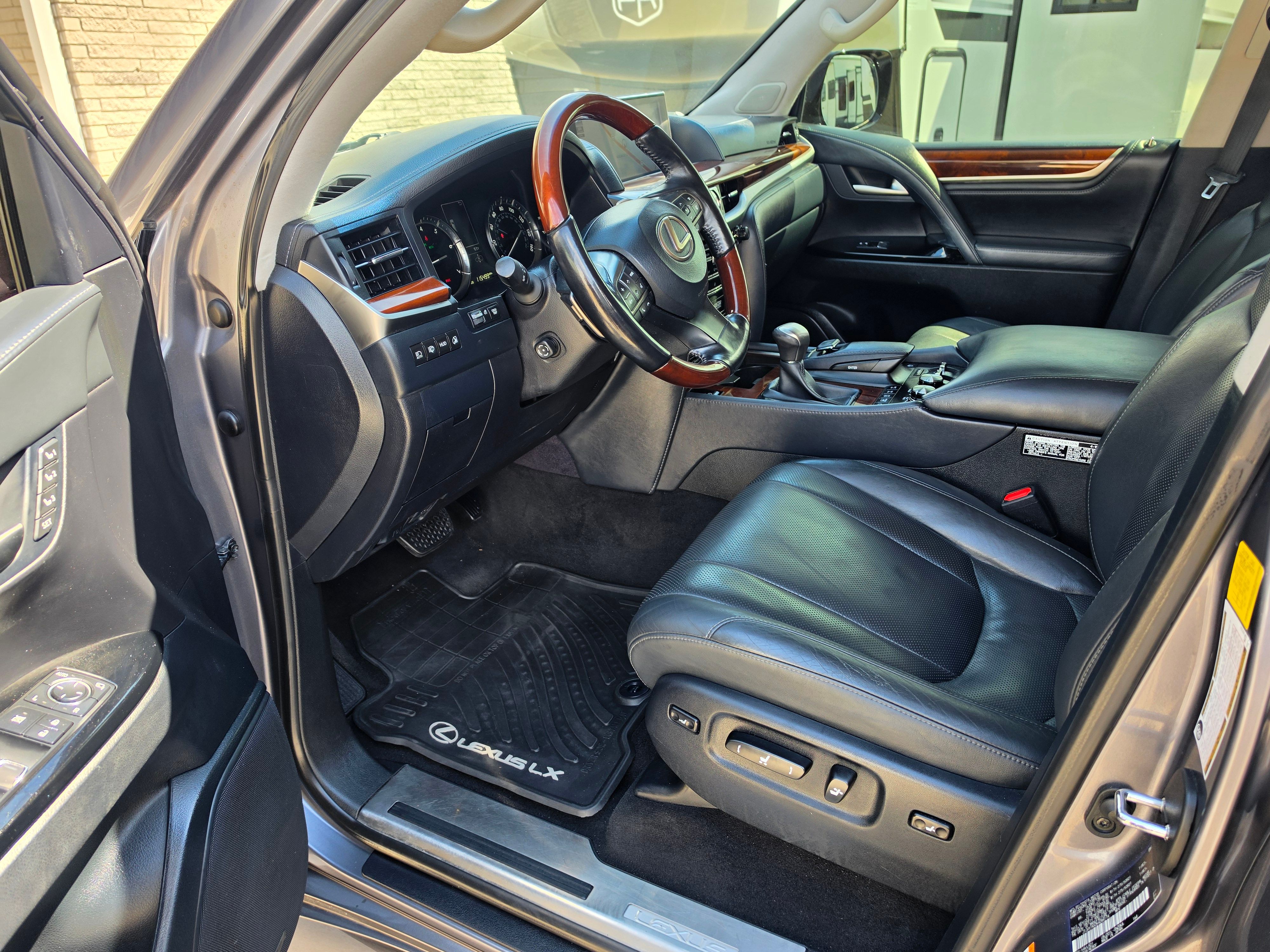 Used 2019 Lexus LX 570 4WD w/ Luxury Package image 14