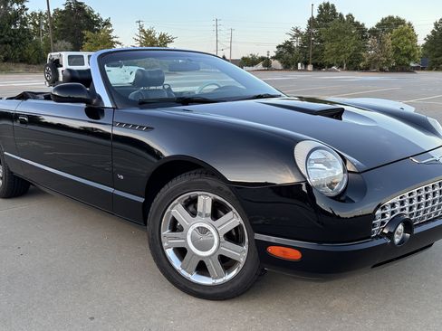 Used 2004 Ford Thunderbird RWD image 9