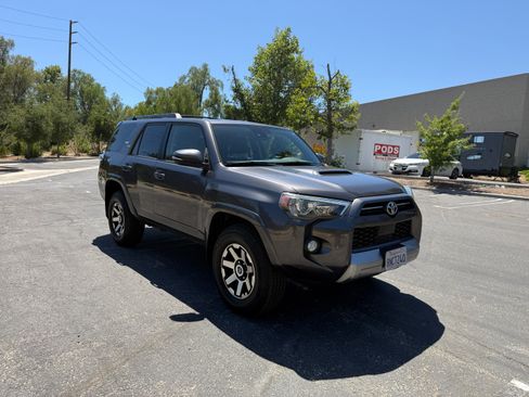 Used 2020 Toyota 4Runner TRD Off-Road Premium w/ Moonroof Package AWD/4WD image 4